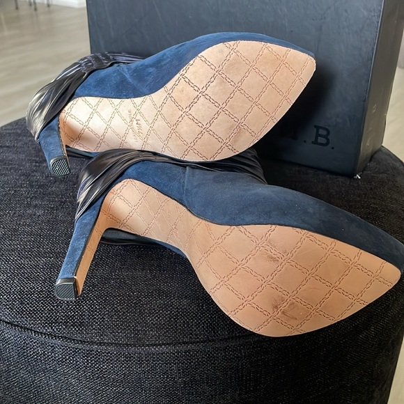 Lamb Navy Blue Suede Ankle Boots-7 1/2 M-“Puffy”-1” Platform w/5” heel - Picture 3 of 8